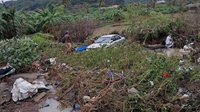 Banjir Bandang Terjang Tiga Kecamatan Cilegon, Ribuan Warga Terdampak, Mobil Terseret Arus