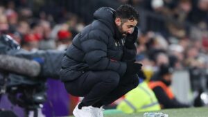 Gary Neville Kritik Keras Pergantian Pemain Aneh Ruben Amorim Saat MU Ditahan Wolves