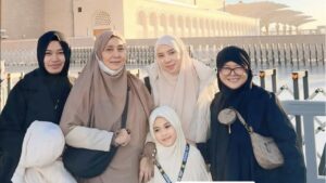 Fitri Tropica Terharu, Putri Kecilnya Digandeng Askar Langsung ke Raudah Masjid Nabawi