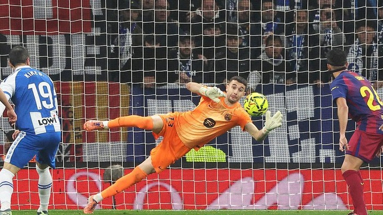 Joan Garcia Jadi Bintang, Barcelona Taklukkan Espanyol 2-0 dalam Derby Catalan