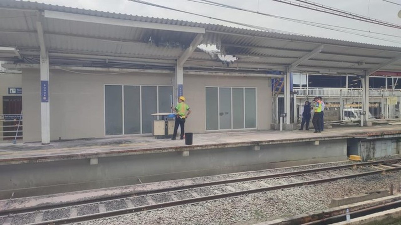 Atap Peron Stasiun Bogor Terbakar Akibat Korsleting, Jalur VIII Sempat Disterilkan