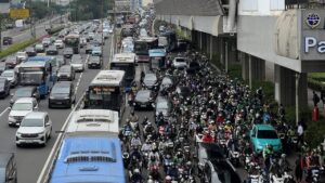 Usai Libur Nataru, Lalin Pancoran Arah Kuningan Macet Parah Pagi Ini