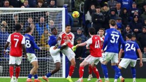 Kesalahan VAR Untungkan Arsenal dalam Kemenangan Kontroversial atas Everton
