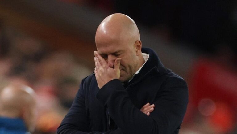 Arne Slot Antisipasi Taktik Bertahan Leeds United di Anfield