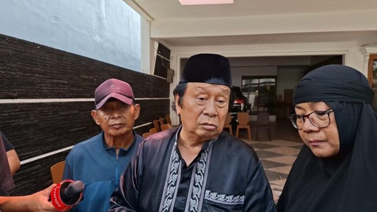 Mansyur S Berduka, Istri Tercinta Meninggal Dunia Setelah 56 Tahun Menemani Mansyur S Berduka, Istri Tercinta Meninggal Dunia Setelah 56 Tahun Menemani