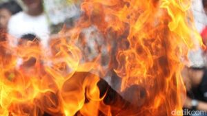 Bus Terbakar di Tol Japek Arah Bekasi, Lalin Padat Hingga 2 Km