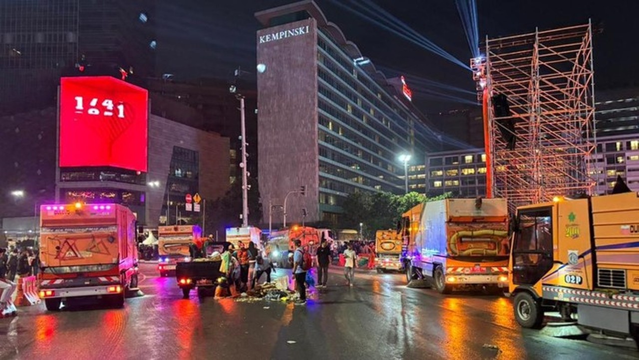 Sampah Malam Tahun Baru di Jakarta Menurun Drastis, DLH Angkut 91,4 Ton Sampah Malam Tahun Baru di Jakarta Menurun Drastis, DLH Angkut 91,4 Ton