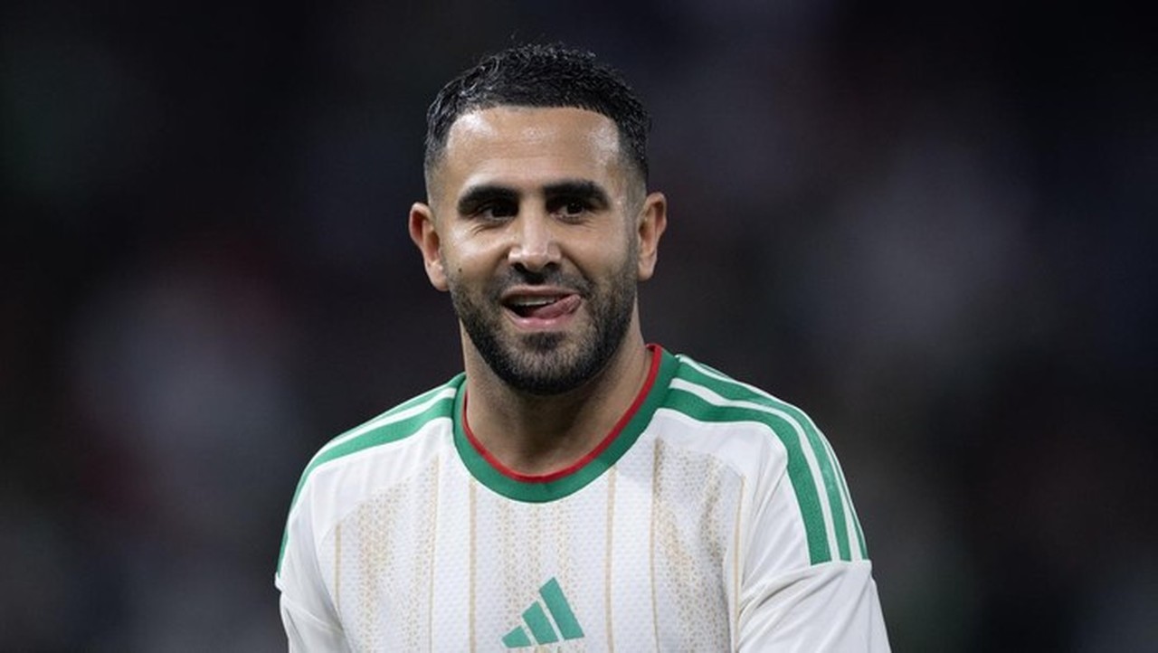 Riyad Mahrez: Kapten Rendah Hati Aljazair, Dari Main Bola dengan Bocil Hingga Bantu Fans di Medsos
