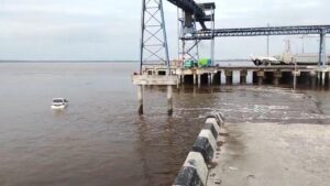 Jembatan Pelabuhan Tanjung Buton Siak Ambruk, Mobil dan Motor Tercebur ke Laut