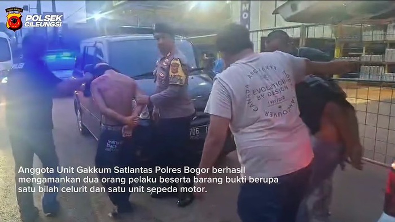 PHL Polres Bogor Dibegal di Cileungsi, Dua Pelaku Berhasil Dibekuk Setelah Tabrak Tiang Listrik PHL Polres Bogor Dibegal di Cileungsi, Dua Pelaku Berhasil Dibekuk Setelah Tabrak Tiang Listrik